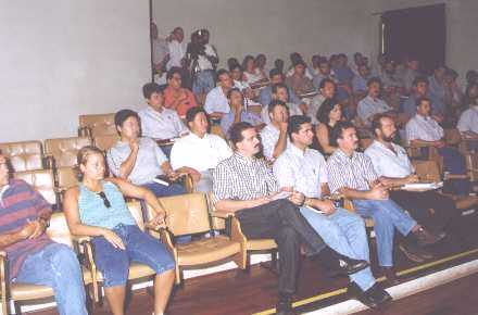 P�blico presente no audit�rio na cerim�nia de Abertura