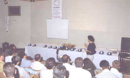 Prof. Dr. Alexandre Lah�z Mendon�a de Barros em sua exposi��o