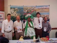 Encontro de grandes amigos ao lado da baiana s�mbolo do CONBEA 2002 em Salvador - BA.
