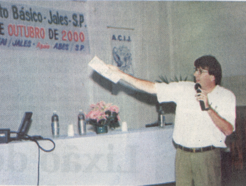 Prof. Dr. Tangerino durante explana��o:  � triste constatar que nossos c�rregos est�o assoreados