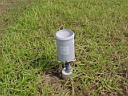 Pluvi&ocirc;metro (Campbell CSI Model CS700-L Rain Gage). 